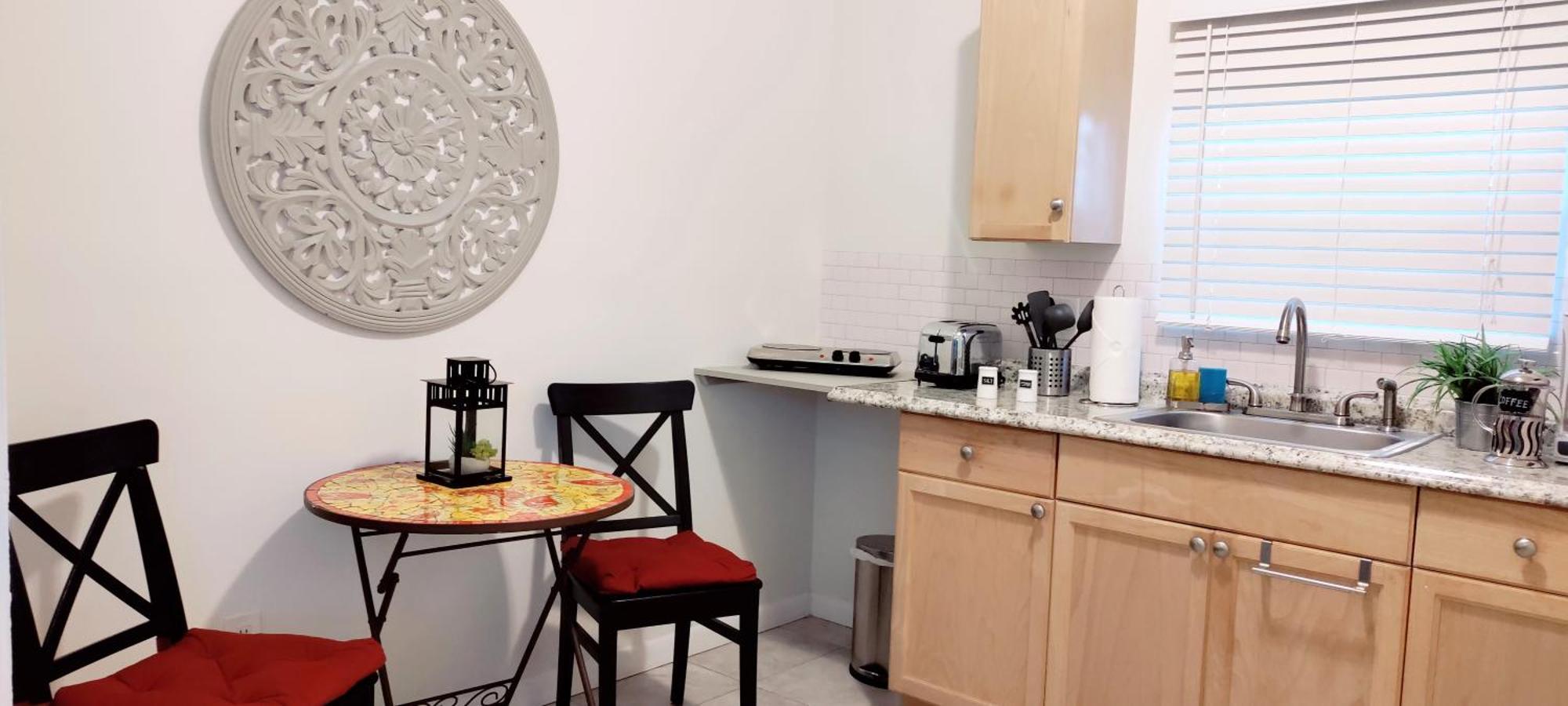 Loft Close To Downtown, Raymond Stadium, Airport And Many Places Tampa
