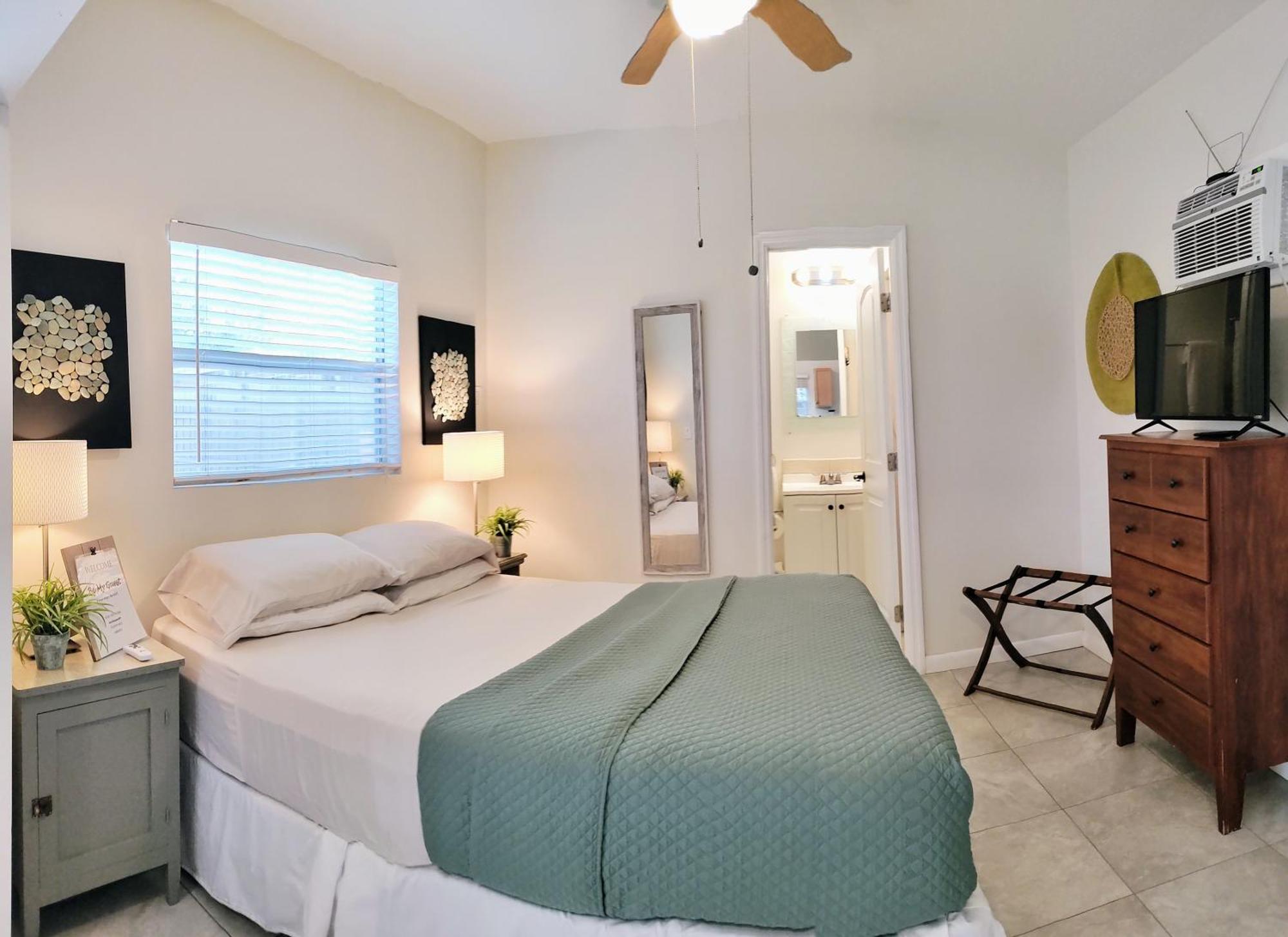 Loft Close To Downtown, Raymond Stadium, Airport And Many Places Apartment Tampa